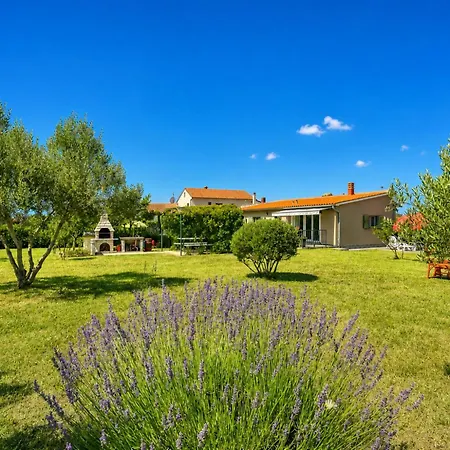 Family Friendly House Kacana - Garden & Bbq - Happy