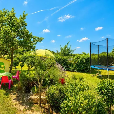 Vakantiehuis Family Friendly House Kacana - Garden & Bbq - Happy *