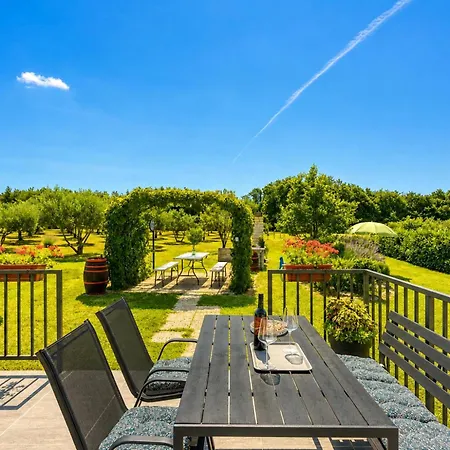 Vakantiehuis Family Friendly House Kacana - Garden & Bbq - Happy