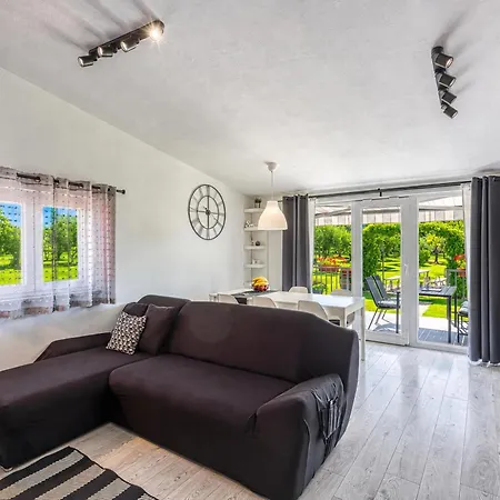 Vakantiehuis Family Friendly House Kacana - Garden & Bbq - Happy *