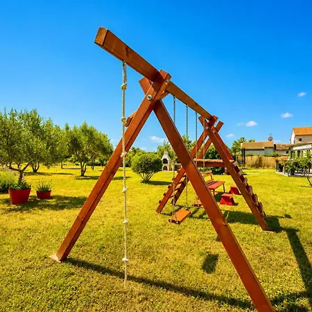 Vakantiehuis Family Friendly House Kacana - Garden & Bbq - Happy